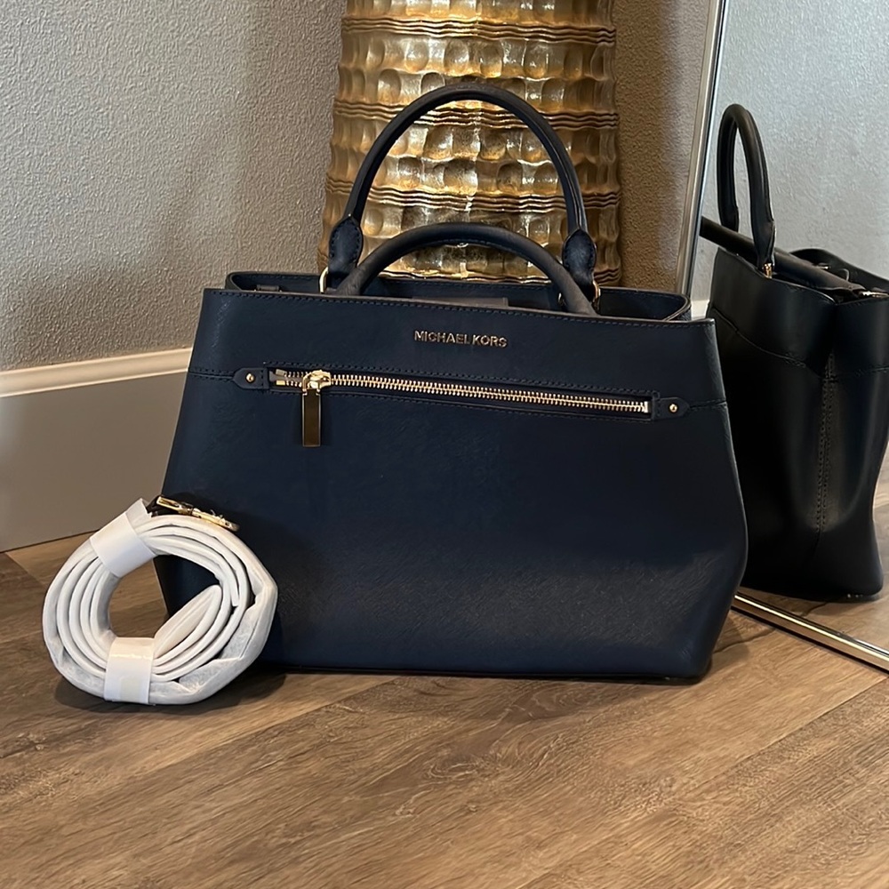 Like brand new Navy Blue Michael Kors handbag…